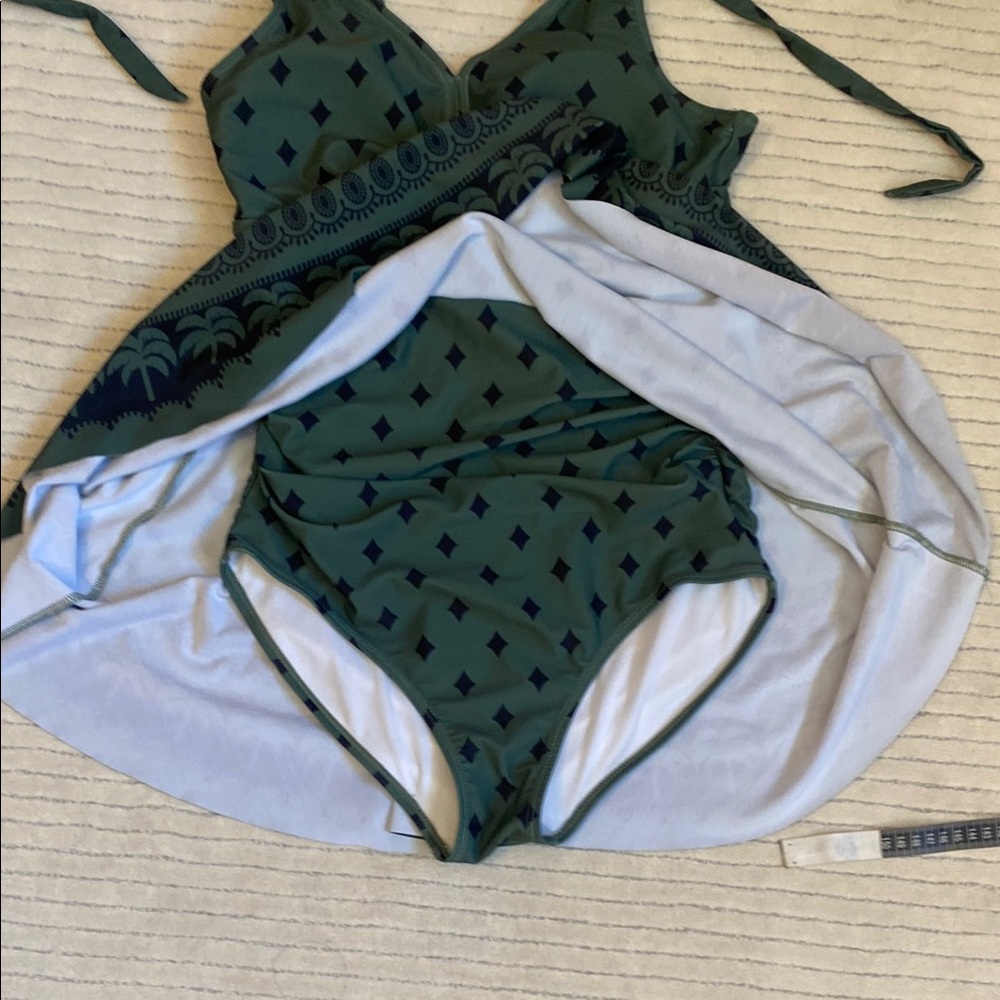 BLOOMCHIC Green and Black Patterned Swimsuit - Picture 3 of 9